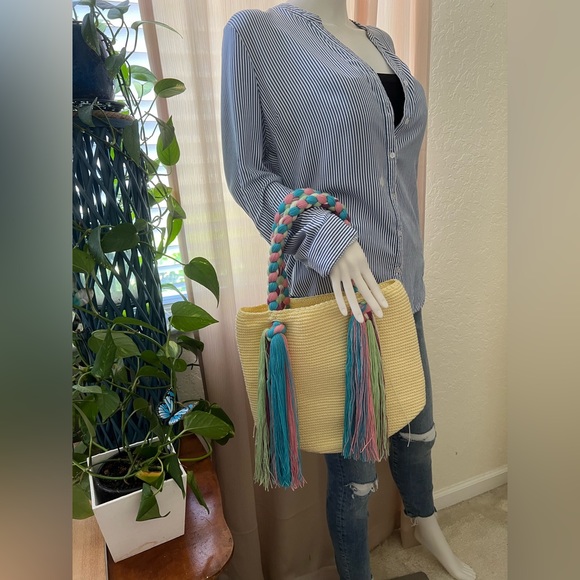 Cute Kawaii-Inspired Top Handle Wayuu Bag - Pastel Yellow handwoven Tote Bag - Picture 5 of 6